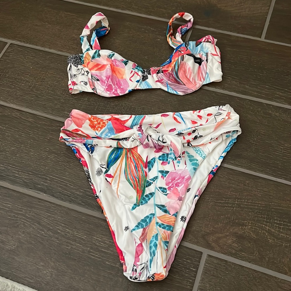 Soah high waisted underwire bikini